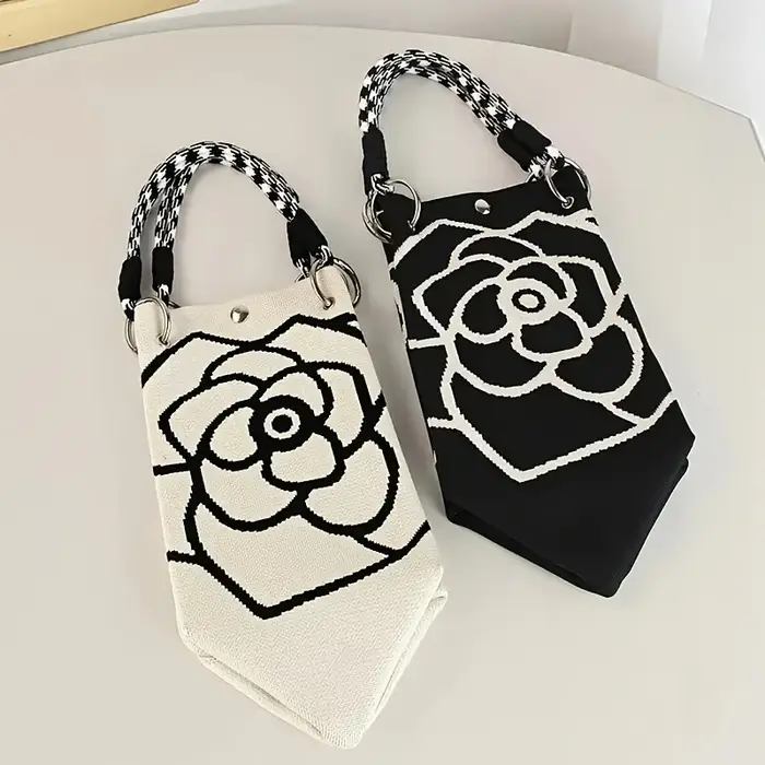 Sac à main tricoté à motif de fleurs noir et blanc