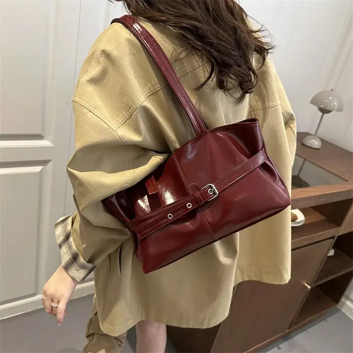 Nouveau sac à main à boucle de ceinture polyvalent à la mode Style coréen couleur unie en cuir souple sac à bandoulière décontracté pour femmes sac sous les bras