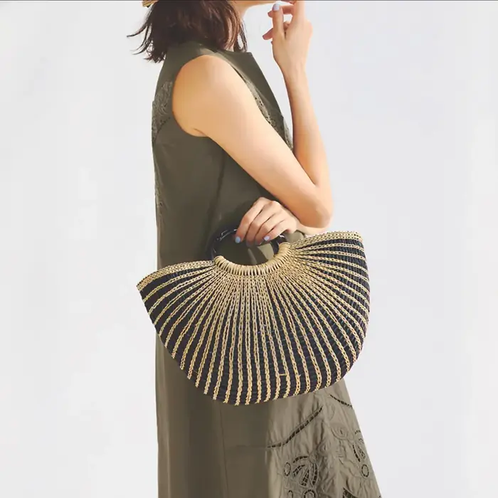 Sac de plage en paille tressé style Ins pour femme avec cordon de serrage, idéal pour les vacances d