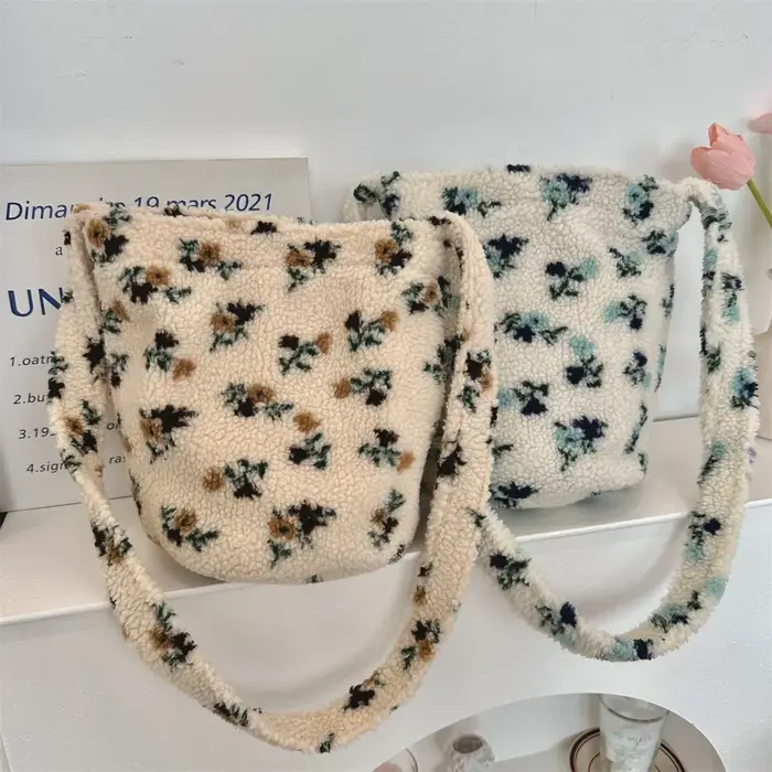 Sac messager vintage en fausse laine d'agneau pour femme