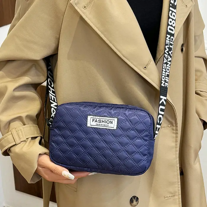 Sac à bandoulière matelassé et résistant à l'usure