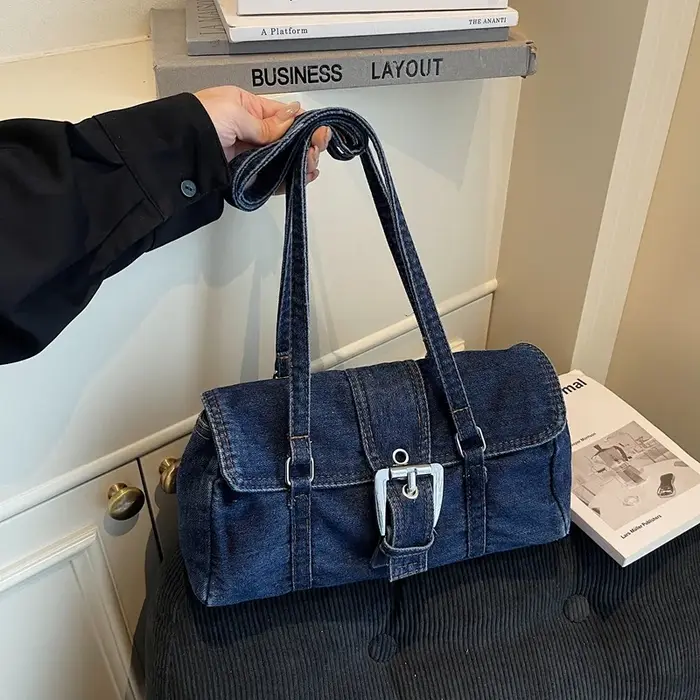 Sac à bandoulière en jean délavé style rétro, minimaliste urbain, taille moyenne, pour usage quotidi