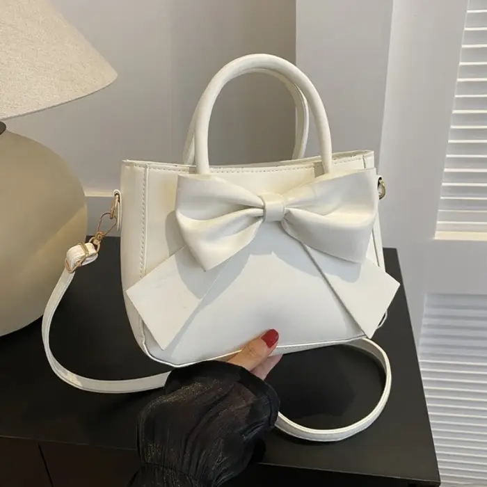 Sac fourre-tout élégant en similicuir avec grand nœud décoratif