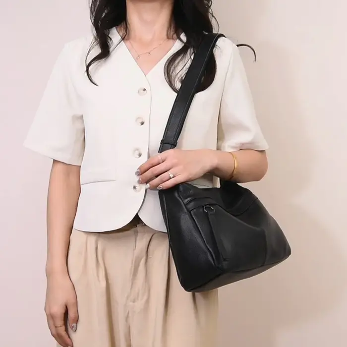 Sac à bandoulière noir en cuir véritable pour femmes