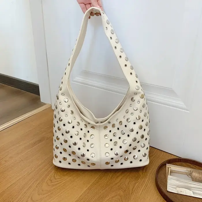 Sac à bandoulière de luxe pour femmes Vintage classique Punk personnalisé Rivet poche moto fille sac à bandoulière Bolsos Lujo