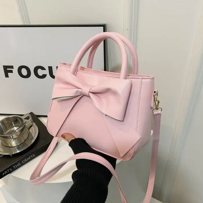 Sac fourre-tout élégant en similicuir avec grand nœud décoratif