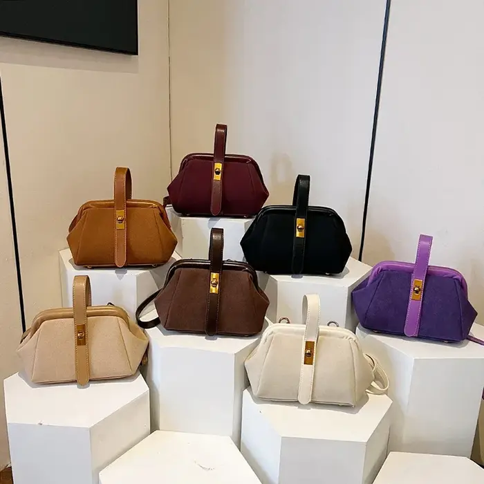 Fouet de sacs à bandoulière en faux daim solide pour femme