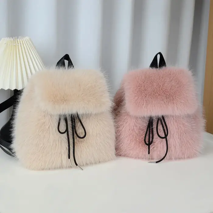Sac à dos en fausse fourrure pour femmes