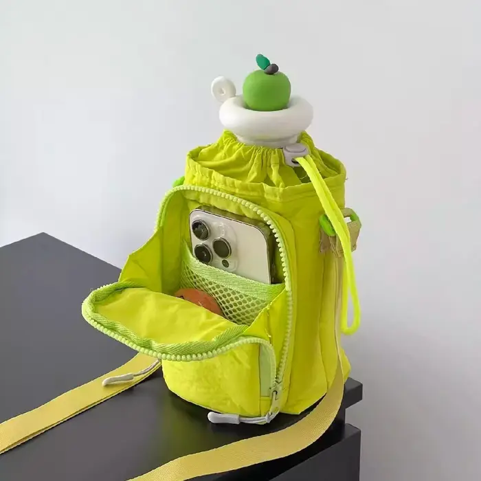 Petite sacoche pour bouteille d'eau avec bandoulière réglable