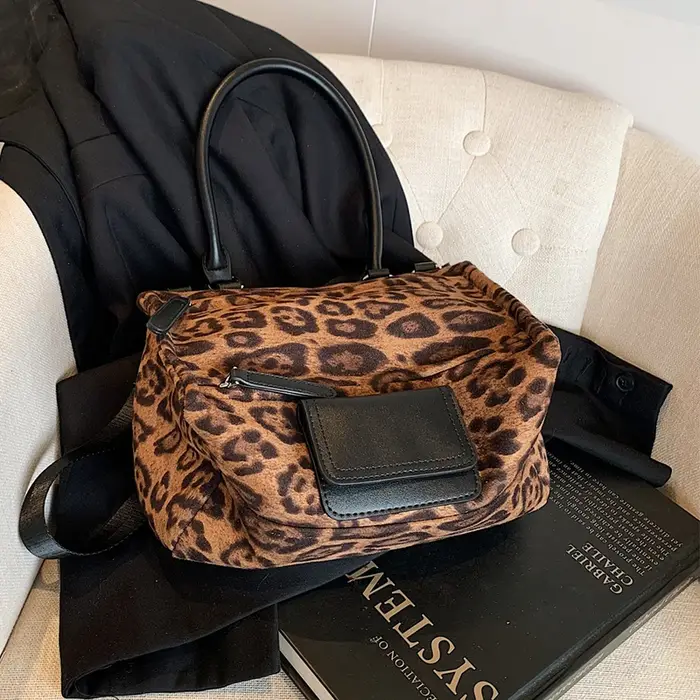 Pochette Vintage en daim léopard