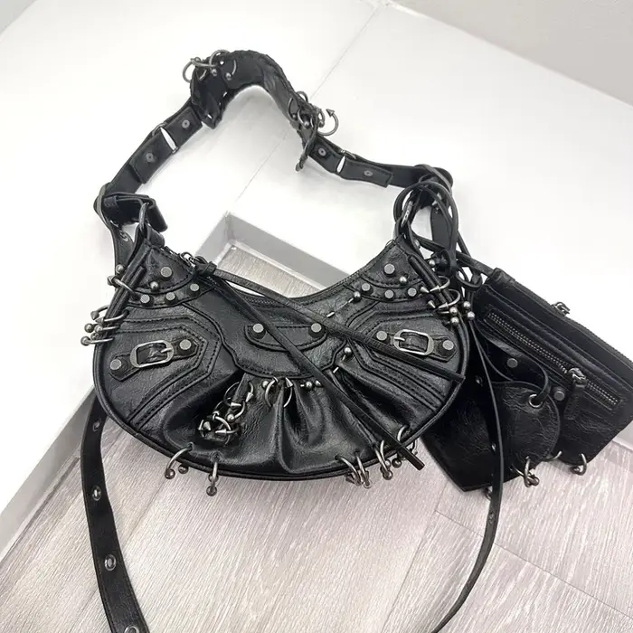 Ensemble de sacs punk pour femmes, sac fourre-tout blanc froissé avec pochette assortie, design clou