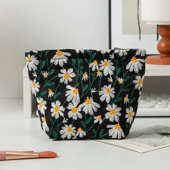 Pochette brodée marguerite mignonne pour femme, mini trousse de maquillage coquette, porte-clés flor