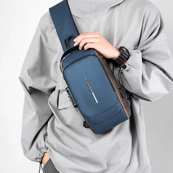 Sac bandoulière tendance et élégant multicolore avec accents dorés
