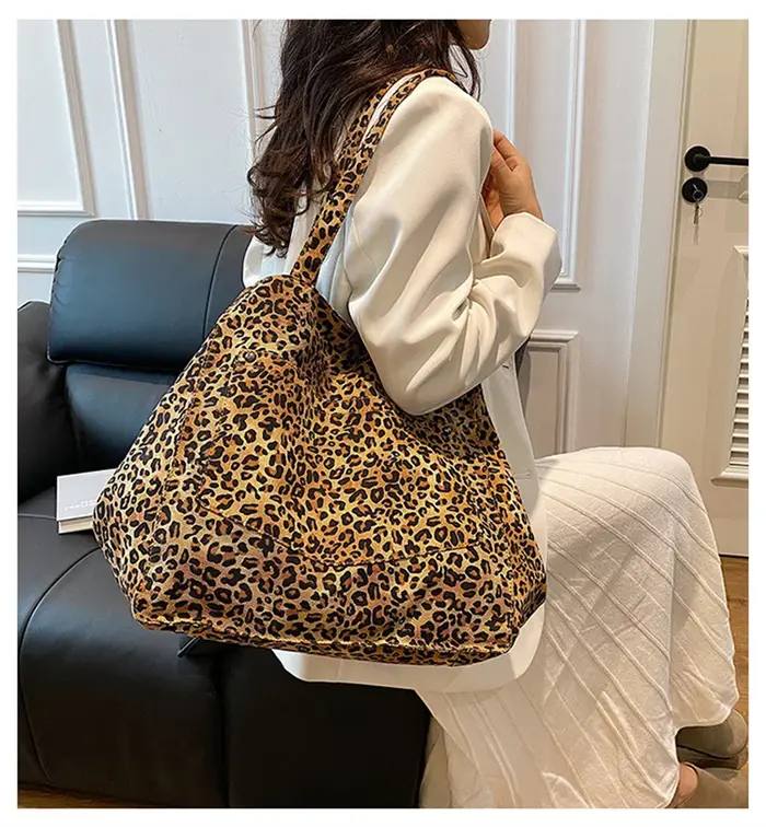 Sac fourre-tout motif léopard