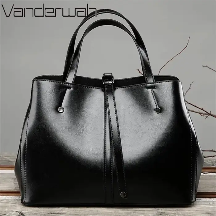 Sacs à main et bourses en cuir verni pour femmes