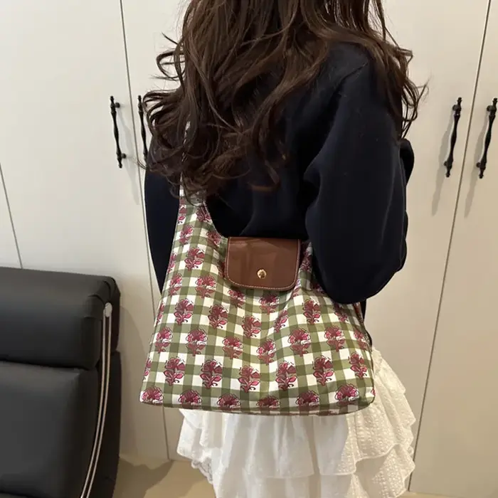 Sac fourre-tout à poignées nœud papillon et motif rayé
