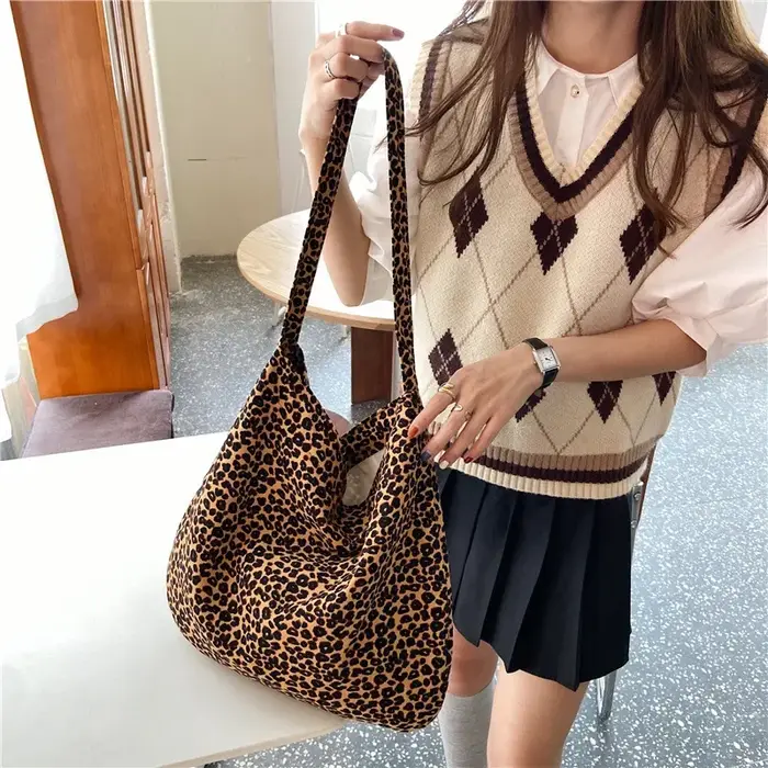 Petit sac messager motif léopard pour femme