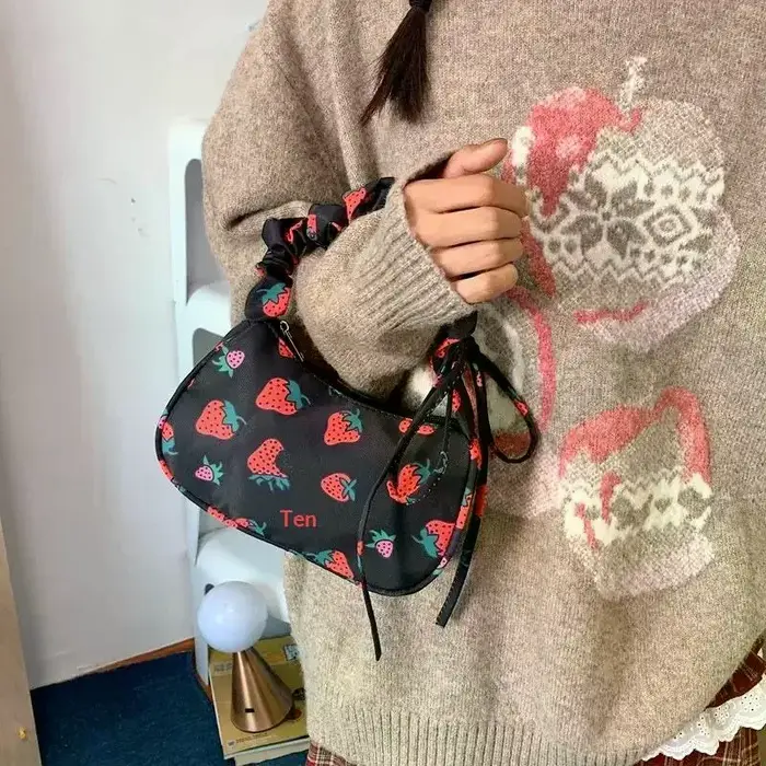 Sac à bandoulière froncé à imprimé fraises mignon avec fermeture éclair