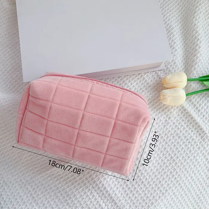 Trousse de maquillage en fourrure mignonne pour femmes