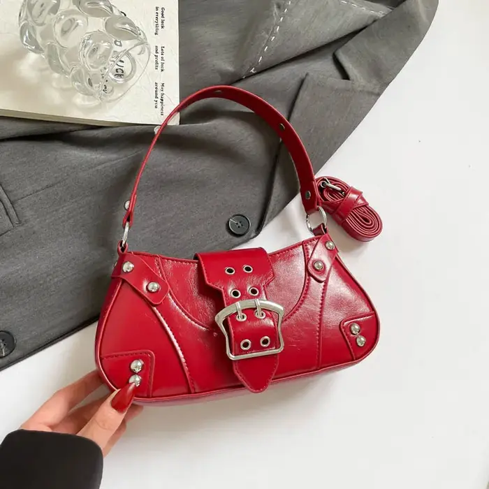 Pochette rouge femmes couleur unie sac à main en cuir Pu sac noir Style Punk Moto sous les bras bandoulière sac