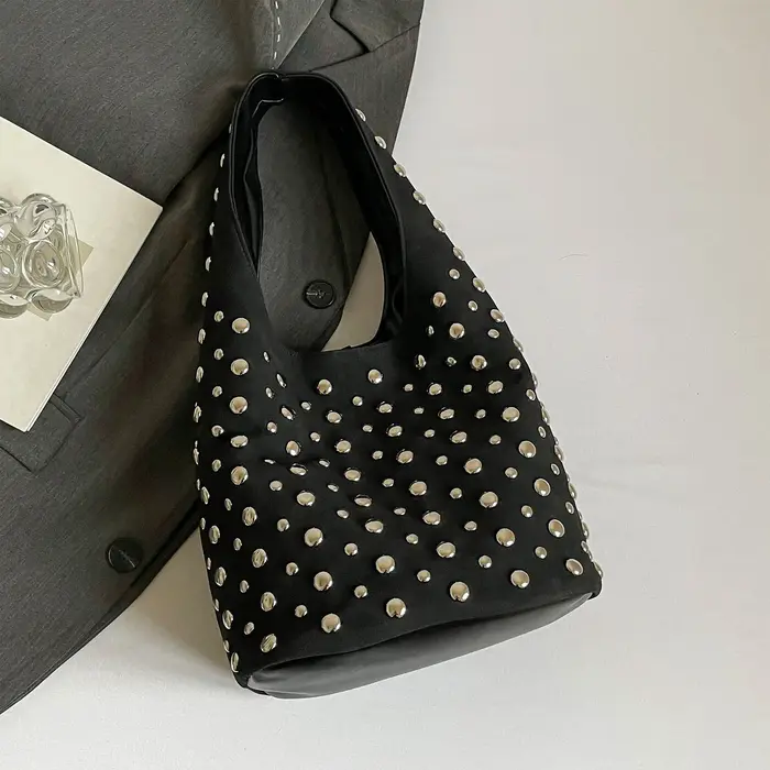 Sac hobo élégant à clous