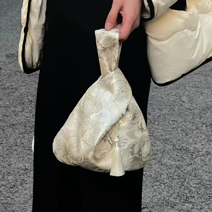 Sac à main en jacquard floral élégant avec nœud en satin et pompon
