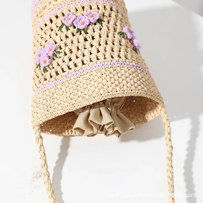 Sac en paille brodé Laffia