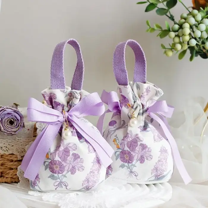 Mini sac à cordon en toile à motif floral avec nœud papillon et chaîne de perles