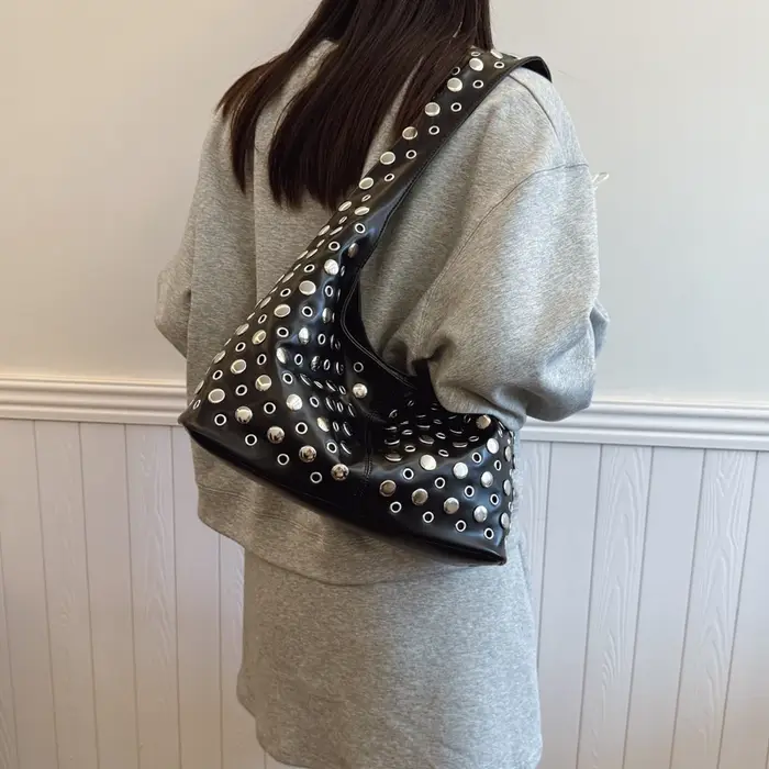 Sac à bandoulière de luxe pour femmes Vintage classique Punk personnalisé Rivet poche moto fille sac à bandoulière Bolsos Lujo