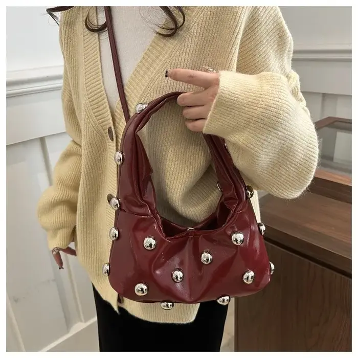 Sac à bandoulière clouté en cuir PU