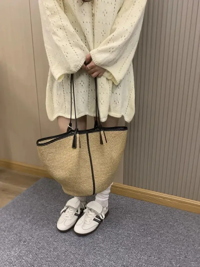 Sac fourre-tout tissé en paille pour femme, nouvelle collection printemps-été, petit design, grande capacité, sac de plage, sac à bandoulière unique pour les vacances