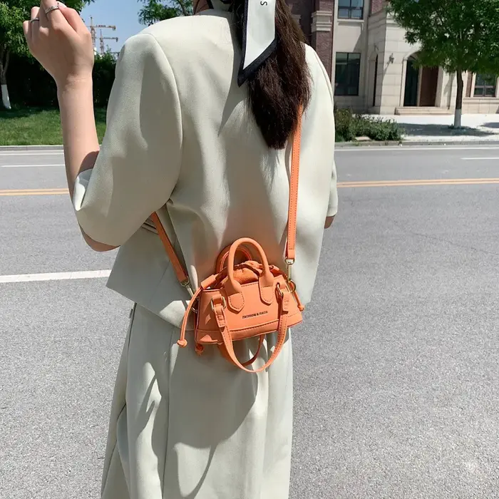 Mini Sac à Bandoulière Mignon Style Urbain Tendance Passe-Partout avec Cordon de Serrage Qualité Supérieure pour Rouge