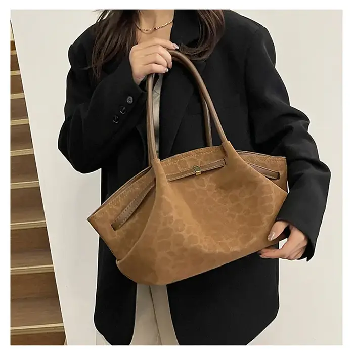 2025 Sac fourre-tout en daim imprimé léopard pour femmes avec poche intérieure Sac sous les bras Sac cartable de grande