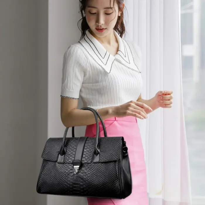 Sac à main de grande qualité avec motif serpent