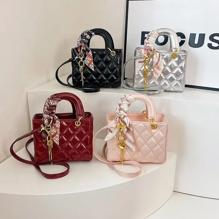 Sac à main argenté pour femmes