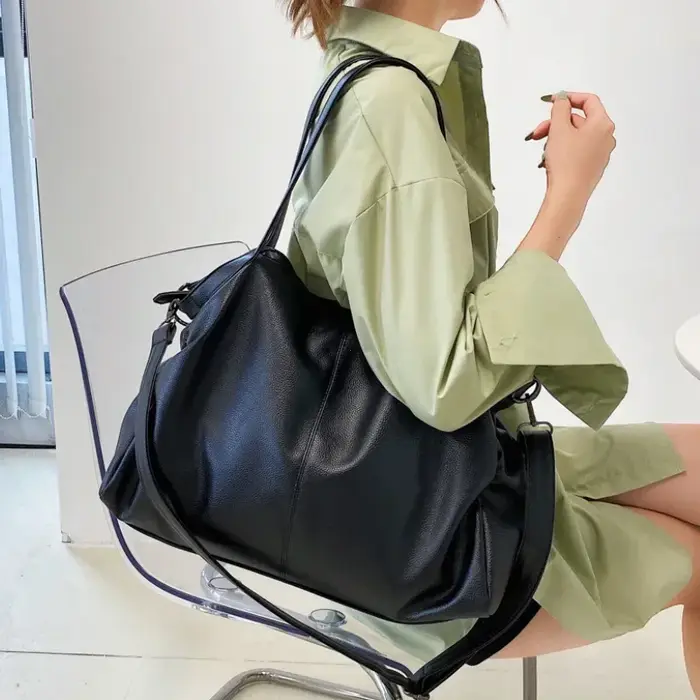 Grands sacs à bandoulière noirs pour femmes