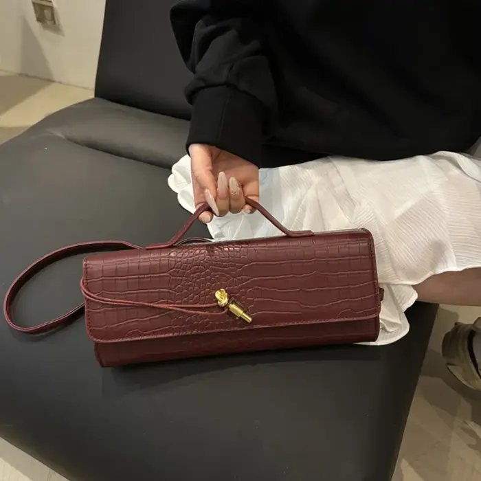 Sacs pour femmes élégants noir rétro en cuir PU motif Crocodile rabat pochette