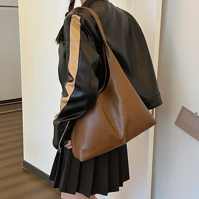 Sac à main marron en cuir souple pour femme