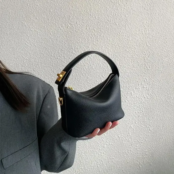 Sac à main rétro intemporel en cuir souple de qualité supérieure