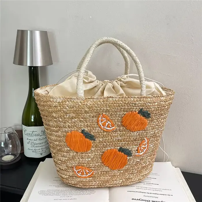 Sac à bandoulière de plage en paille tressée avec broderie coco