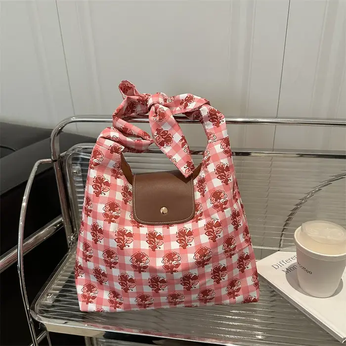 Sac fourre-tout à poignées nœud papillon et motif rayé