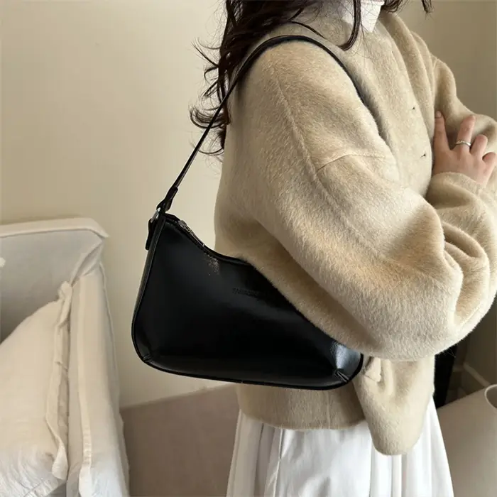 Sac Hobo minimaliste de couleur unie