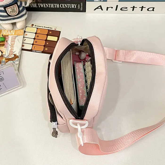 Sacs à bandoulière avec badge Capybara pour femme