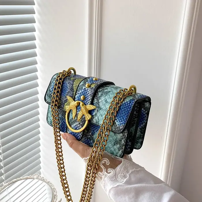 Sac à bandoulière tendance pour femme avec chaîne et blocs de couleur, sac à main élégant à porter s