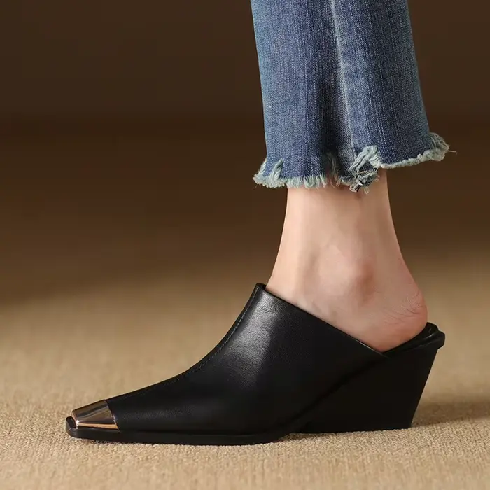 2025 nouvelles dames en cuir véritable tête en métal Mules mode Med talons épais été babouches femmes chaussures de bureau décontractées femme