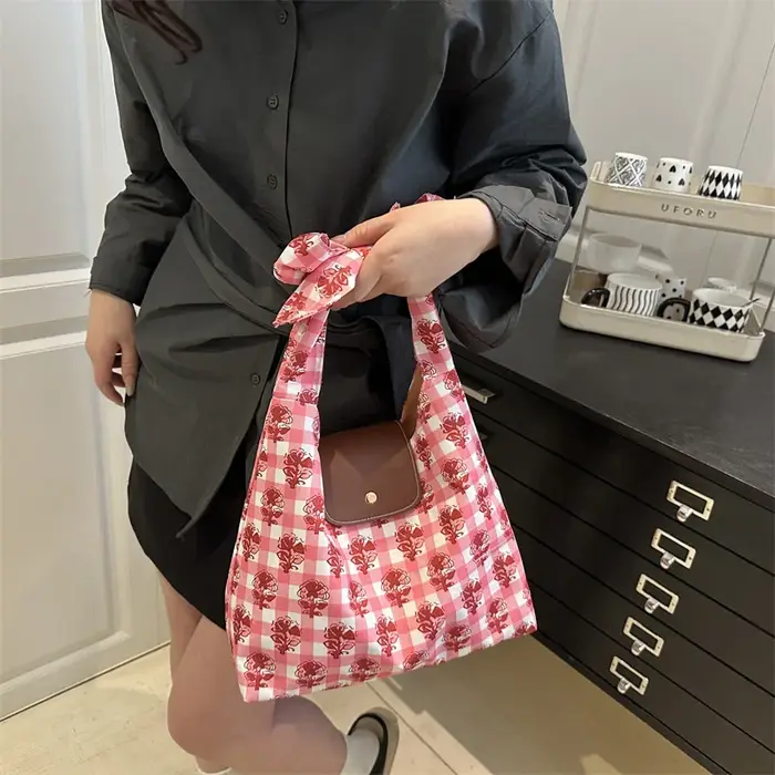 Sac fourre-tout à poignées nœud papillon et motif rayé