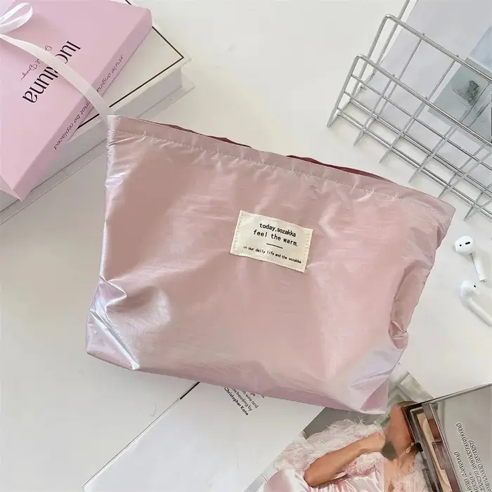 Pochette argentée à paillettes brillantes simples
