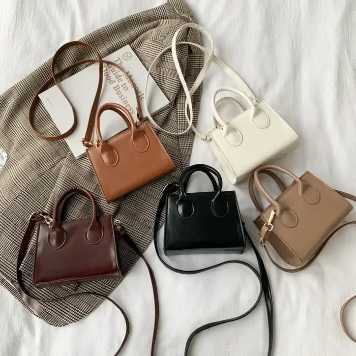 Femme petit sac carré nouveau populaire rétro Mini sacs à main littéraire foules épaule messager