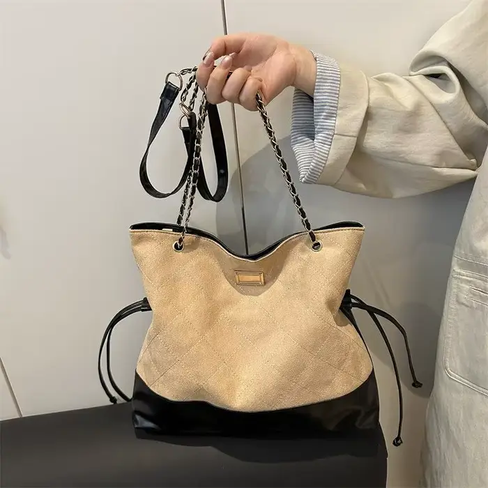 Sac fourre-tout matelassé à chaîne
