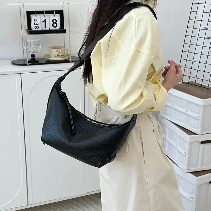 Petit sac noir de styliste pour femmes